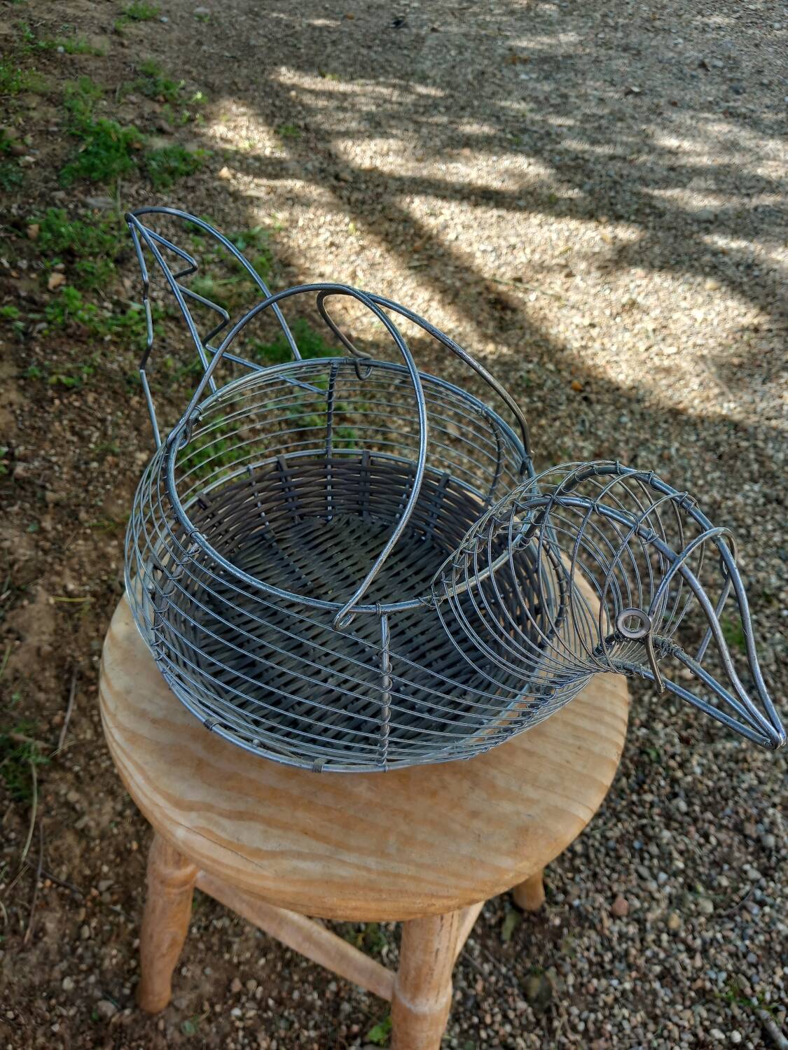 Chicken shaped egg basket