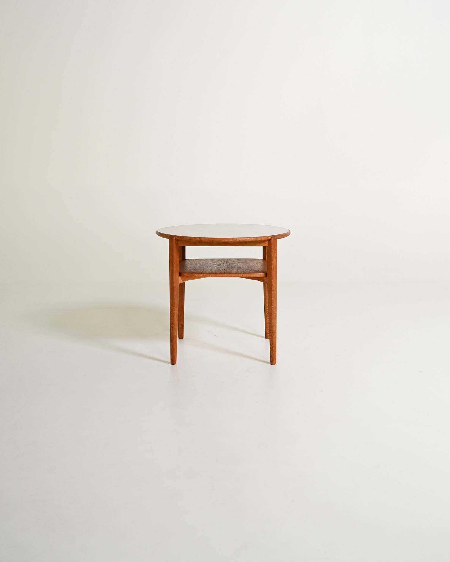 Table d'appoint en chêne et stratifié, Ferdinand Lundqvist, années 1950-1960.