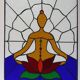 Vitrail décoratif Femme en méditation, Art du yoga en verre coloré, 48 × 66