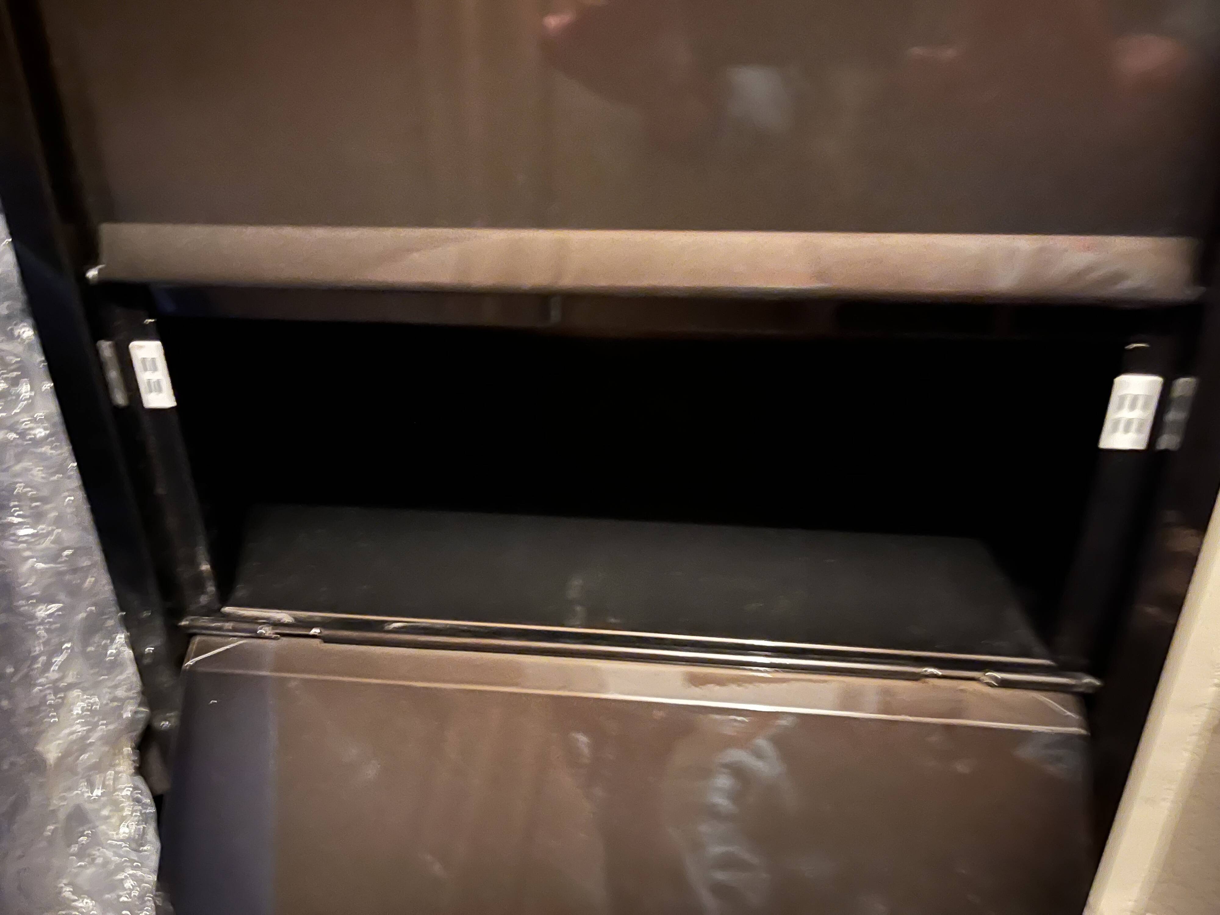 8-compartment hinged cabinet