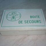 Boite de secours plastique ancienne