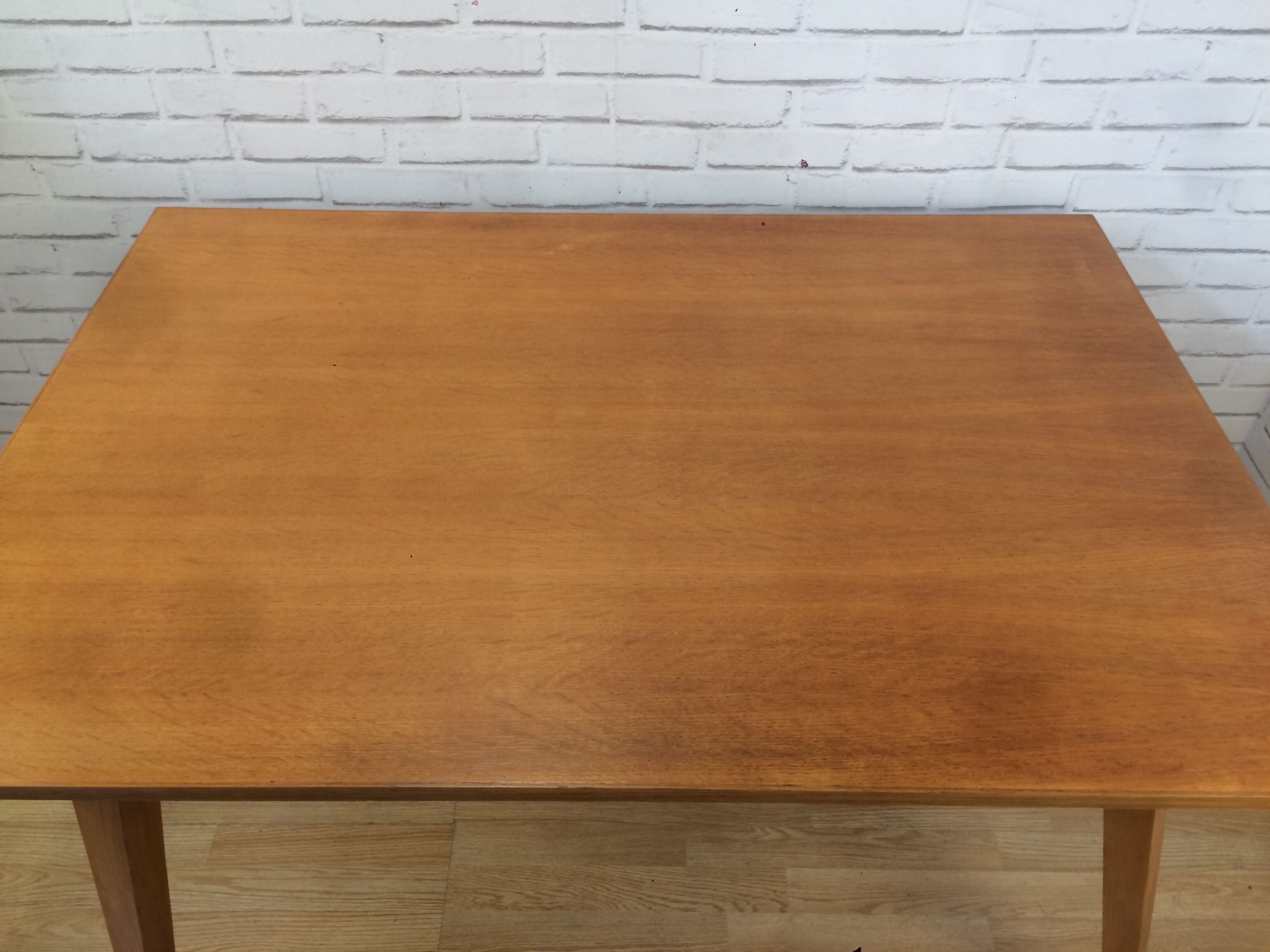 Table vintage foot compass