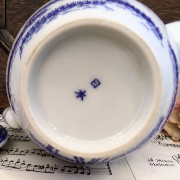 Théière, sucrier et pot à lait japonais en porcelaine d'Arita, fin du XIXe