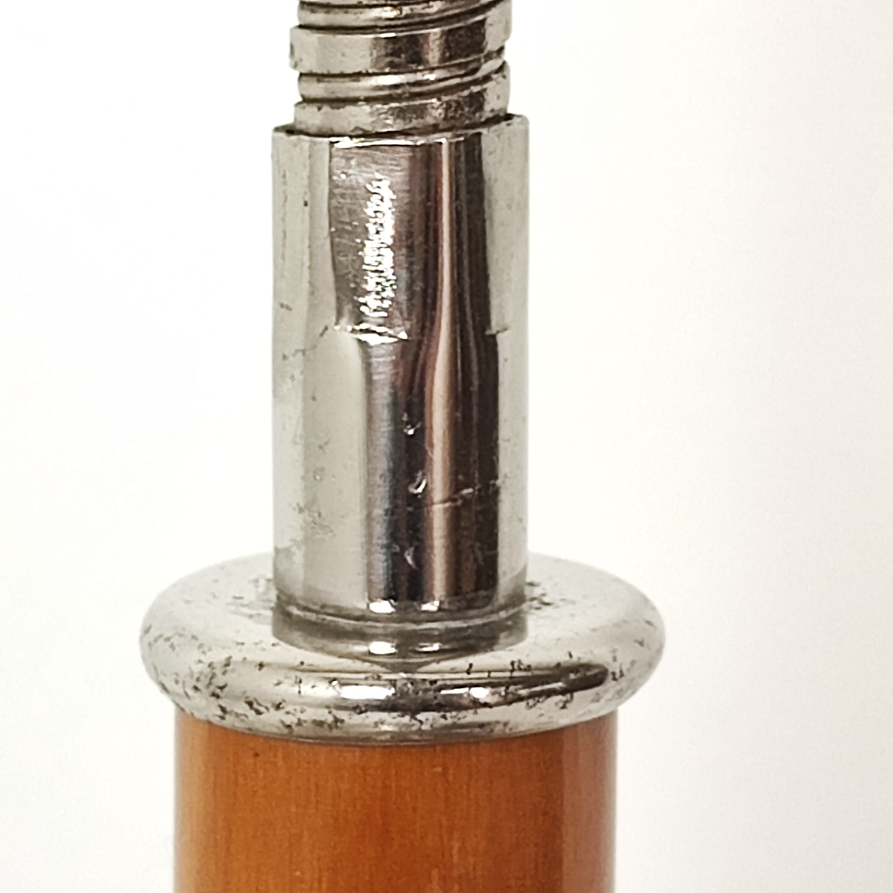 Articulated desk lamp