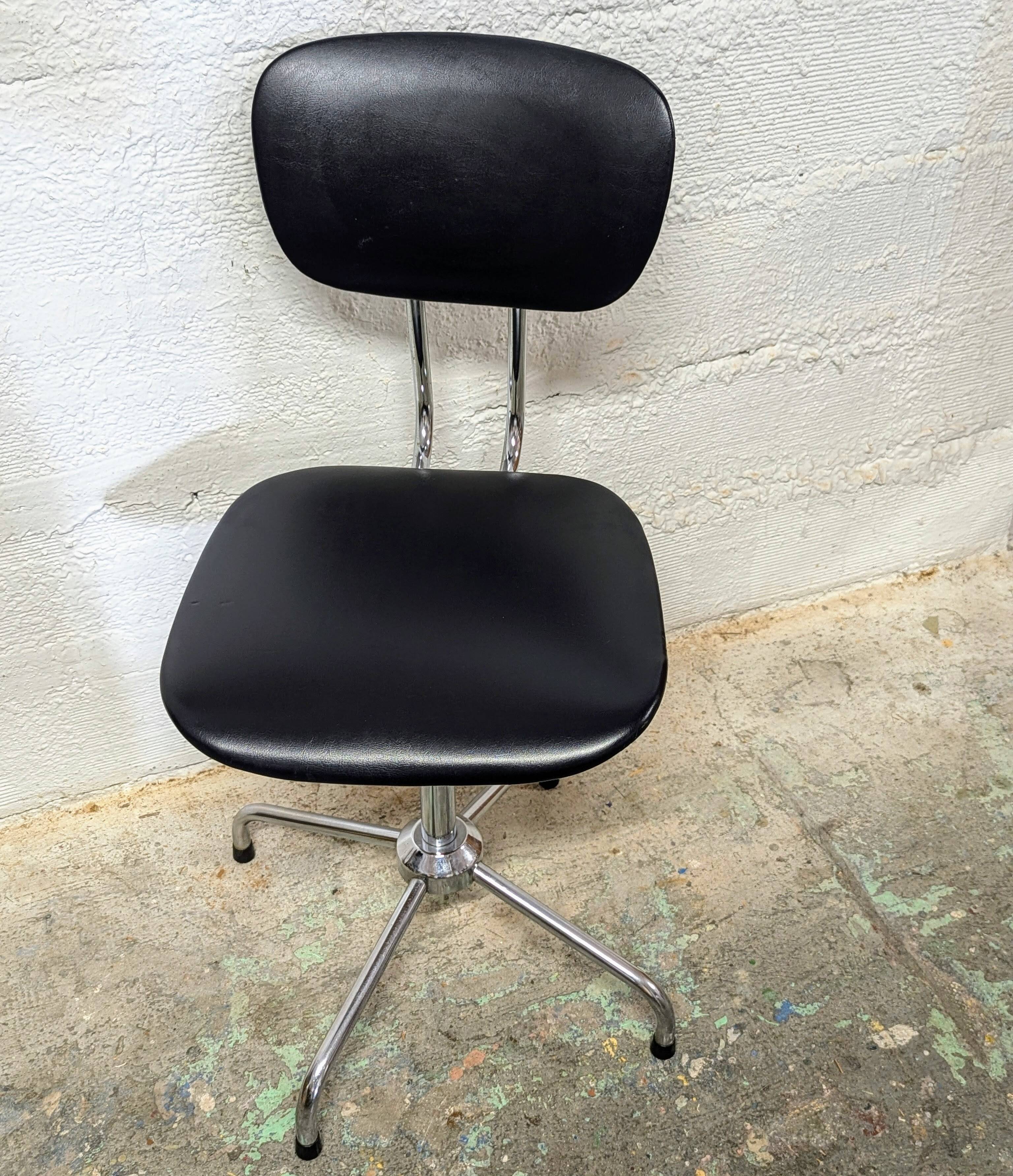 Vintage workshop chair with star base