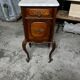 Table de chevet française style Louis XV avec plateau en marbre