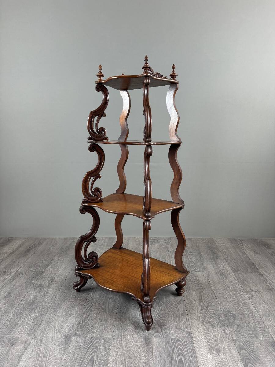 Étagère en chêne sculpté, XIXe siècle