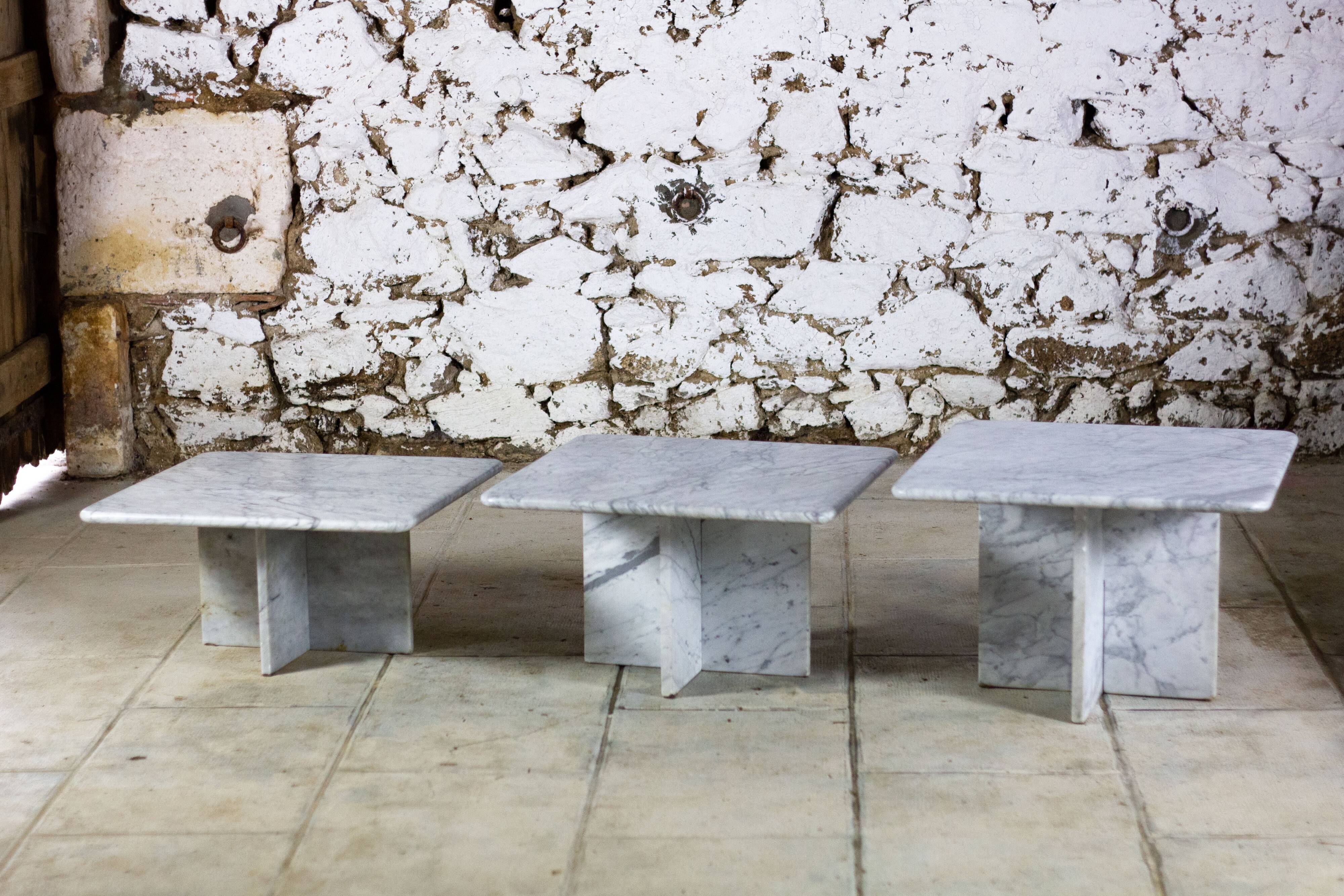Ensemble de trois tables gigognes en marbre, 1970