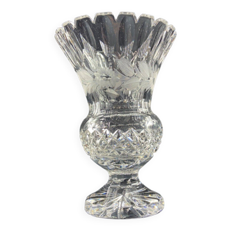 Grand vase sur piédouche en cristal taillé à décor de guirlande de fleurs Bohême
