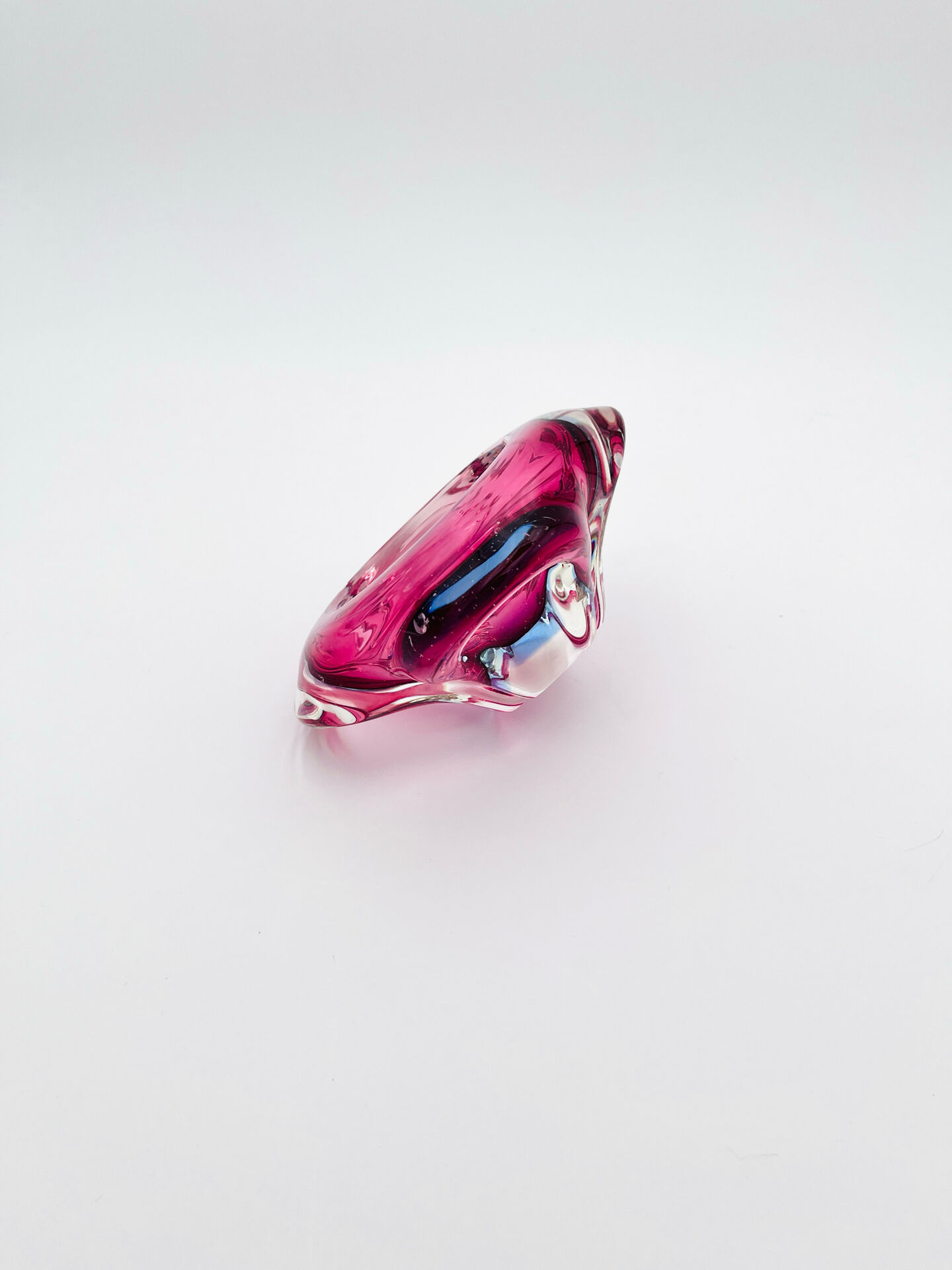 Bohême Crystal Pocket Bowl Hospodka Raspberry and Blue Reflections 1960