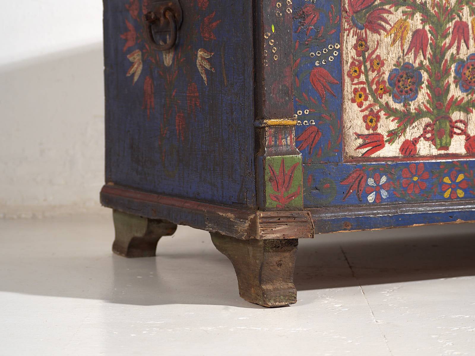 Antique blue trunk with hand-painted floral details (c.1870) #2