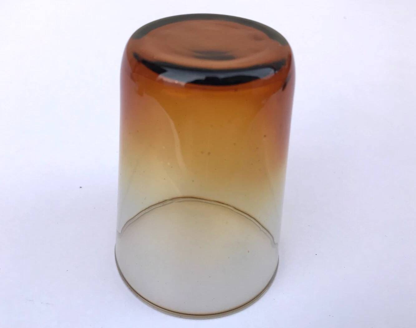 2 verres anciens  Verre ambre transparent