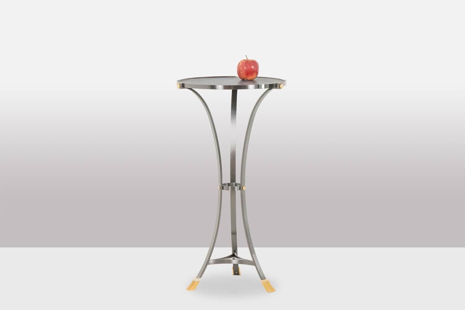 “Canabas” pedestal table in patinated leather, steel, and gilded brass. Contemporary. LS59502209H