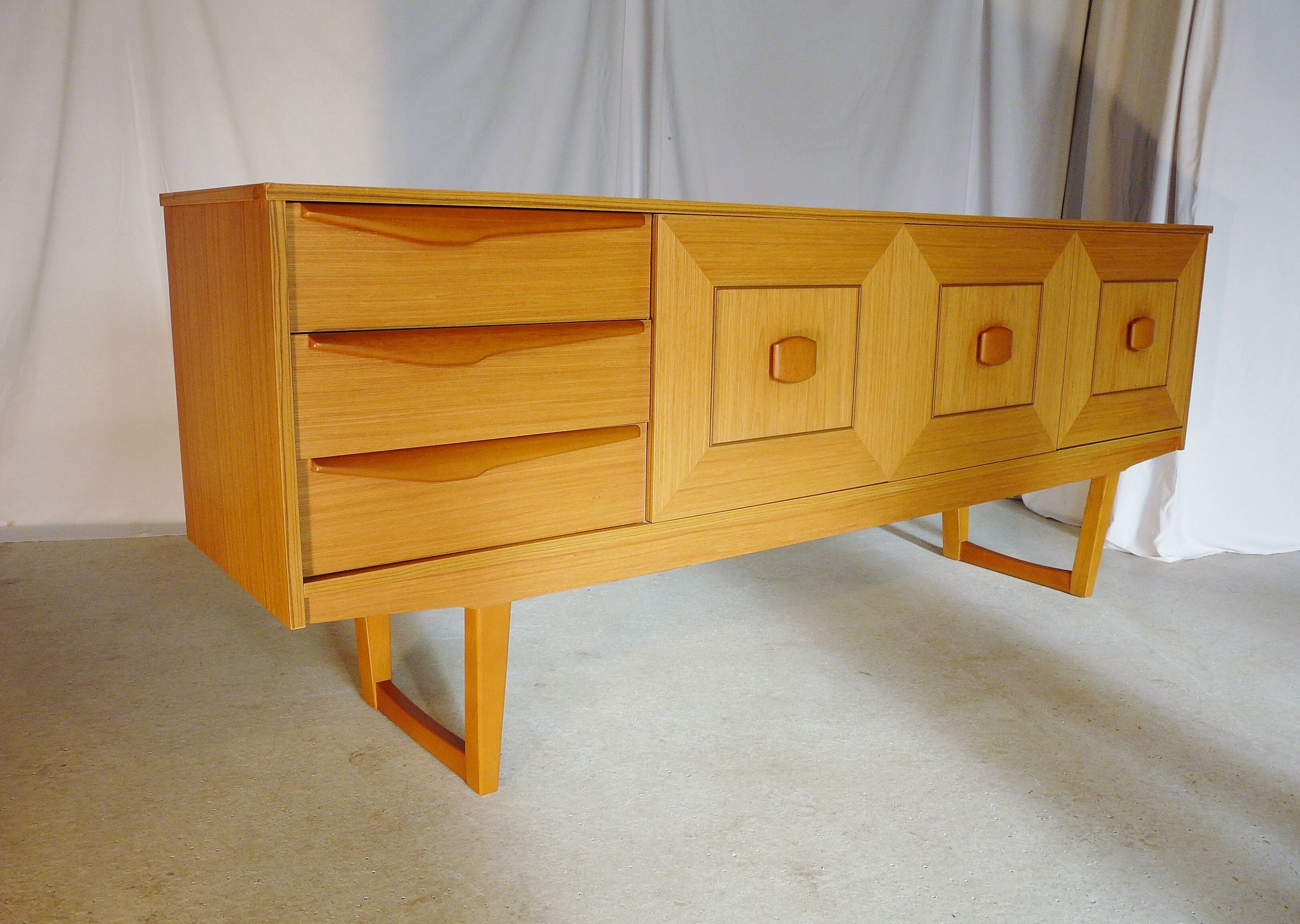 Stonehill blond wood scandinavian siddeboard