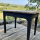 Table de ferme rénovée noire et bois brut