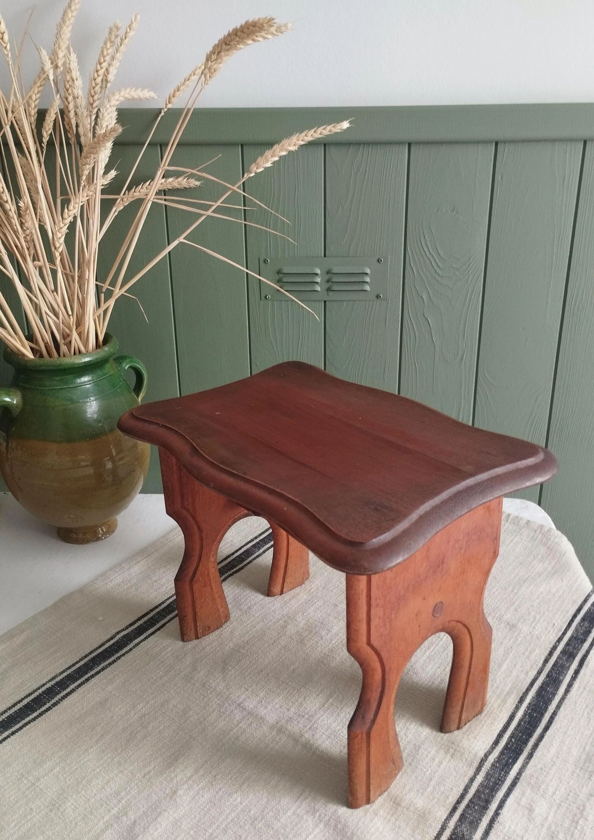 Old wooden stool / step stool Le Printemps