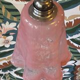 Suspension en verre ancien rose marbré