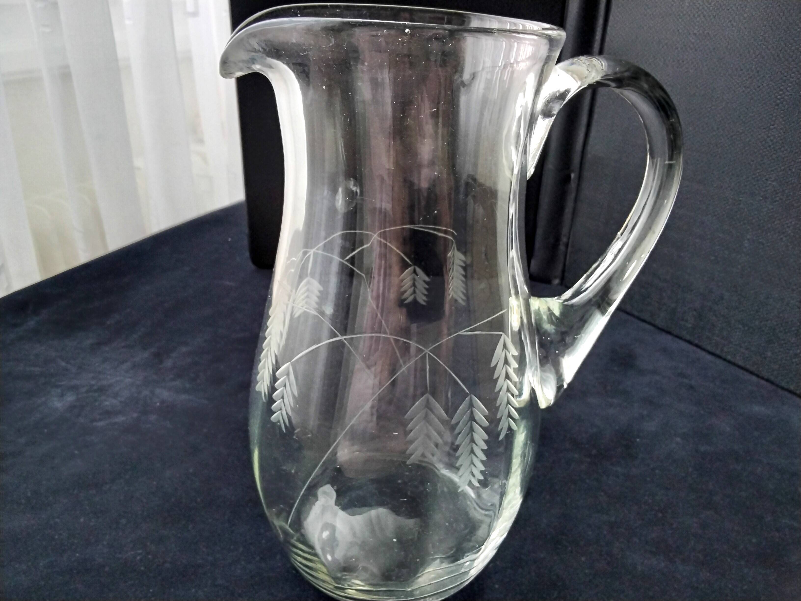 Jug, water carafe in blown glass, engraved decoration 1.8 L