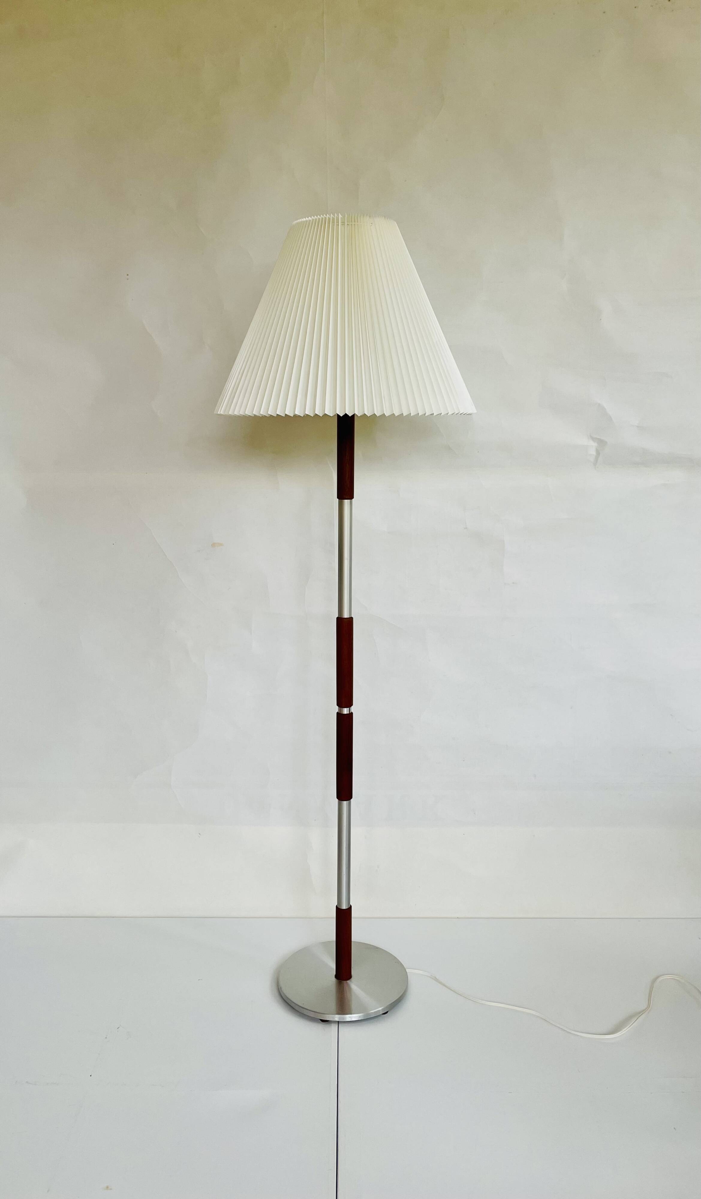 Mid-century floor lamp in teak and aluminum design w/ shade - Denmark 1960s