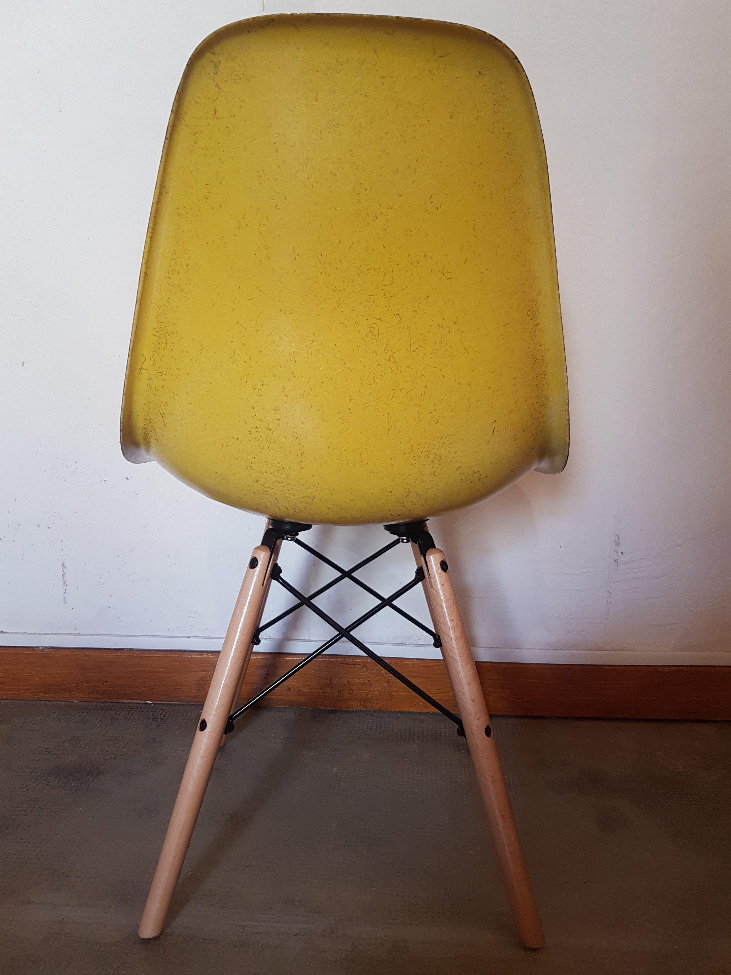 4 DSW chairs by Charles and Ray Eames for Herman Miller