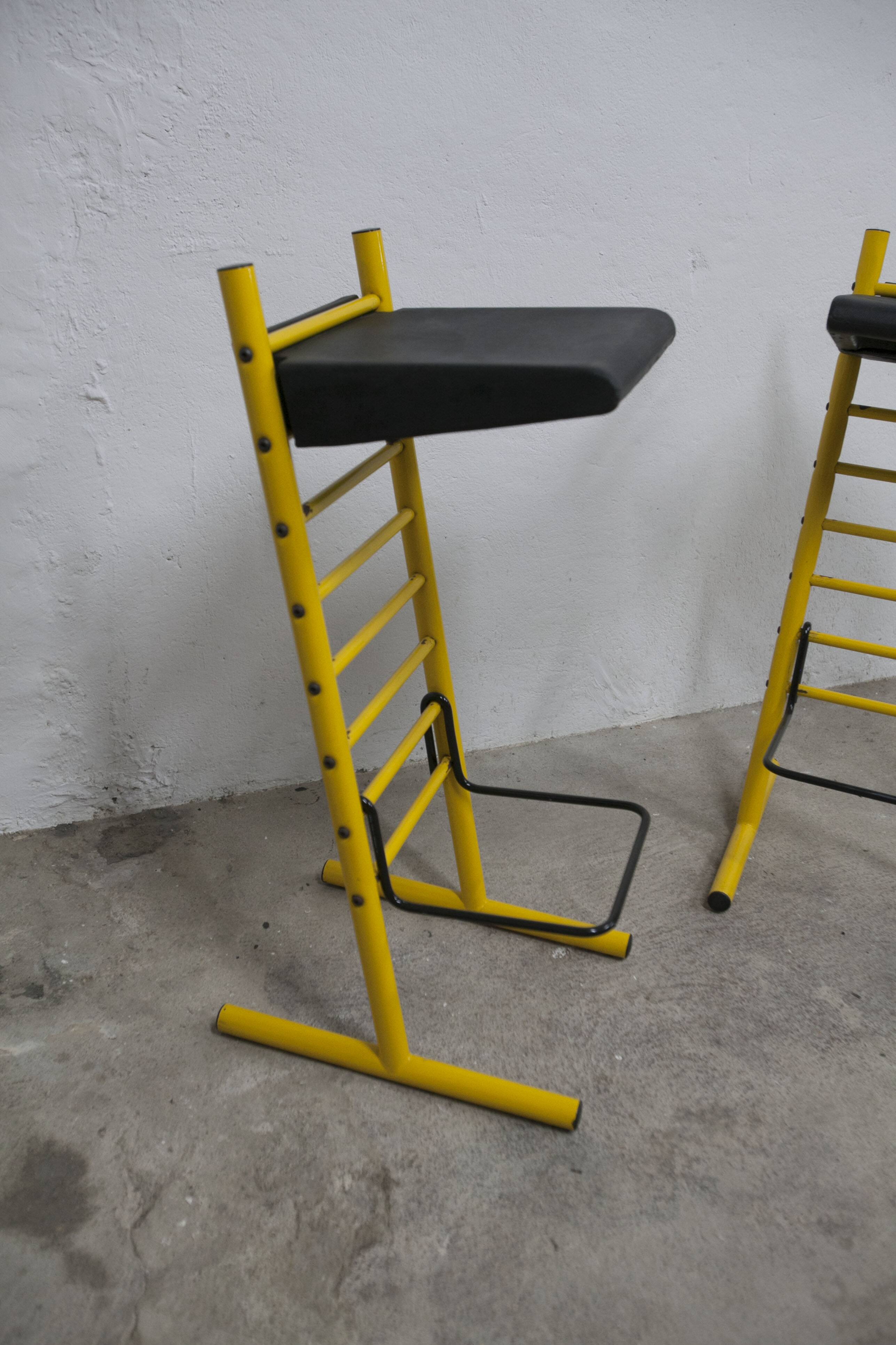 Pair of adjustable Italian bar stools in lacquered yellow and black