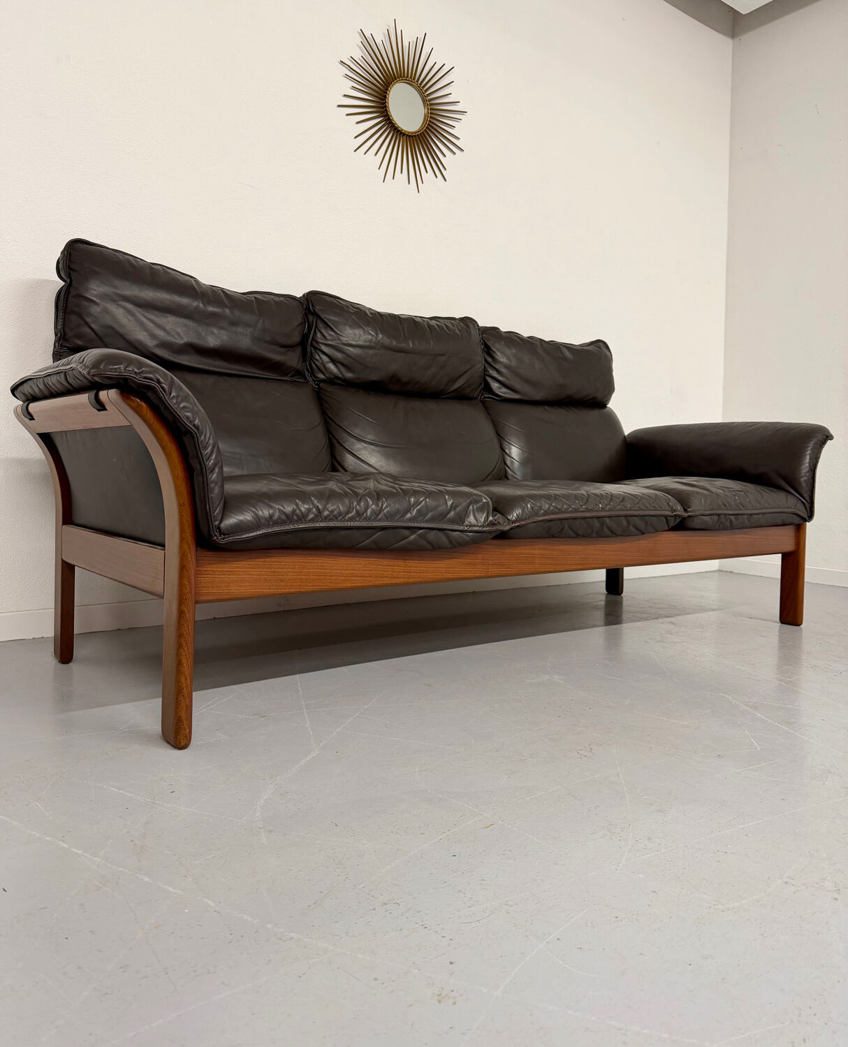 Vintage black leather Dreipunkt Scala design 3-seater sofa in teak.