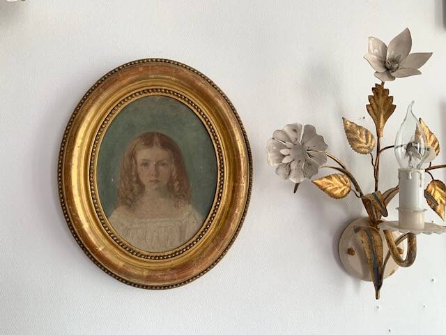 19th century portrait of a young girl, oil painting framed in oval gilded wood