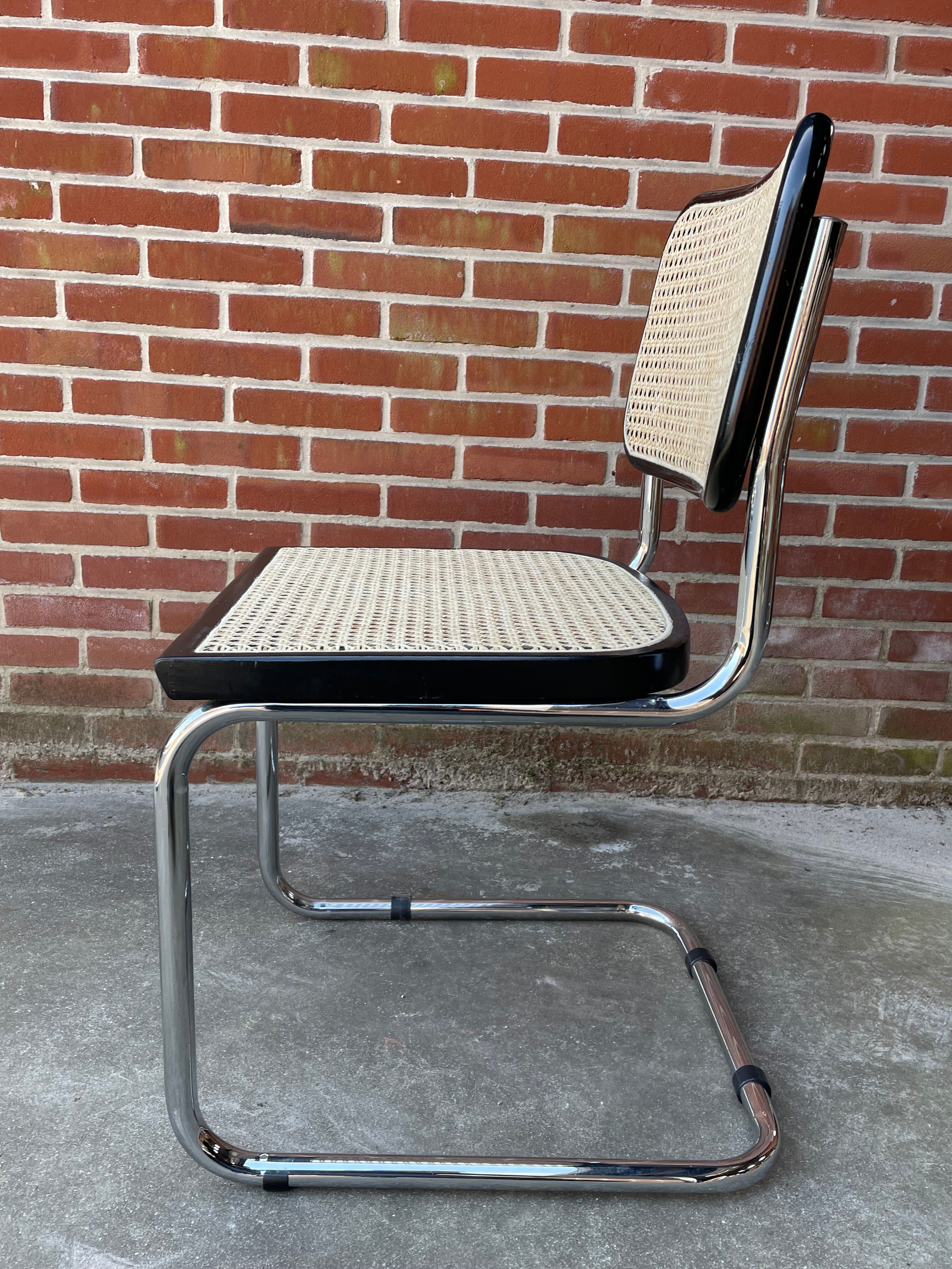 Ensemble de 4 chaises vintage modèle Cesca B32 en noir et chrome