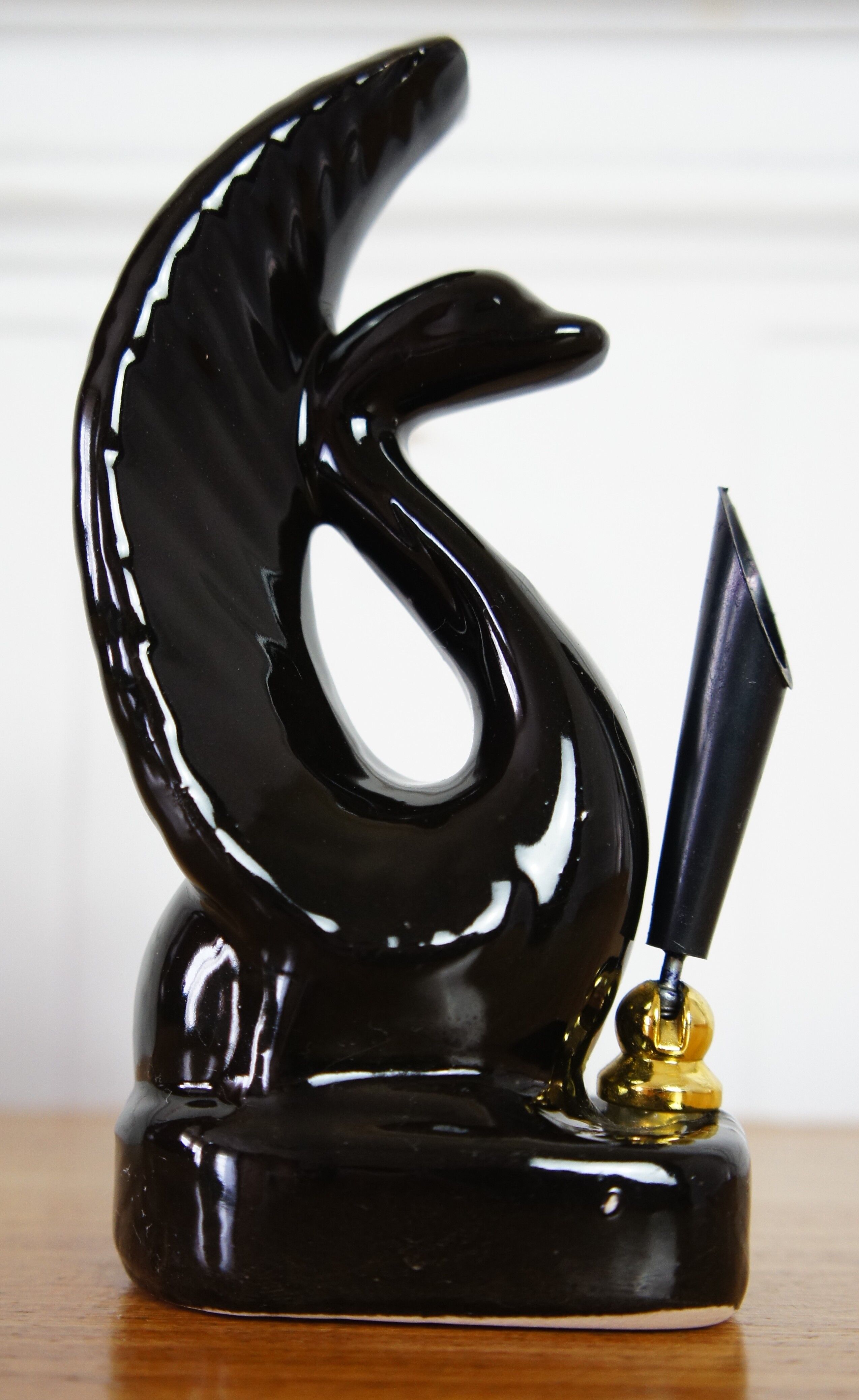 Ceramic "Black swan" pen holder