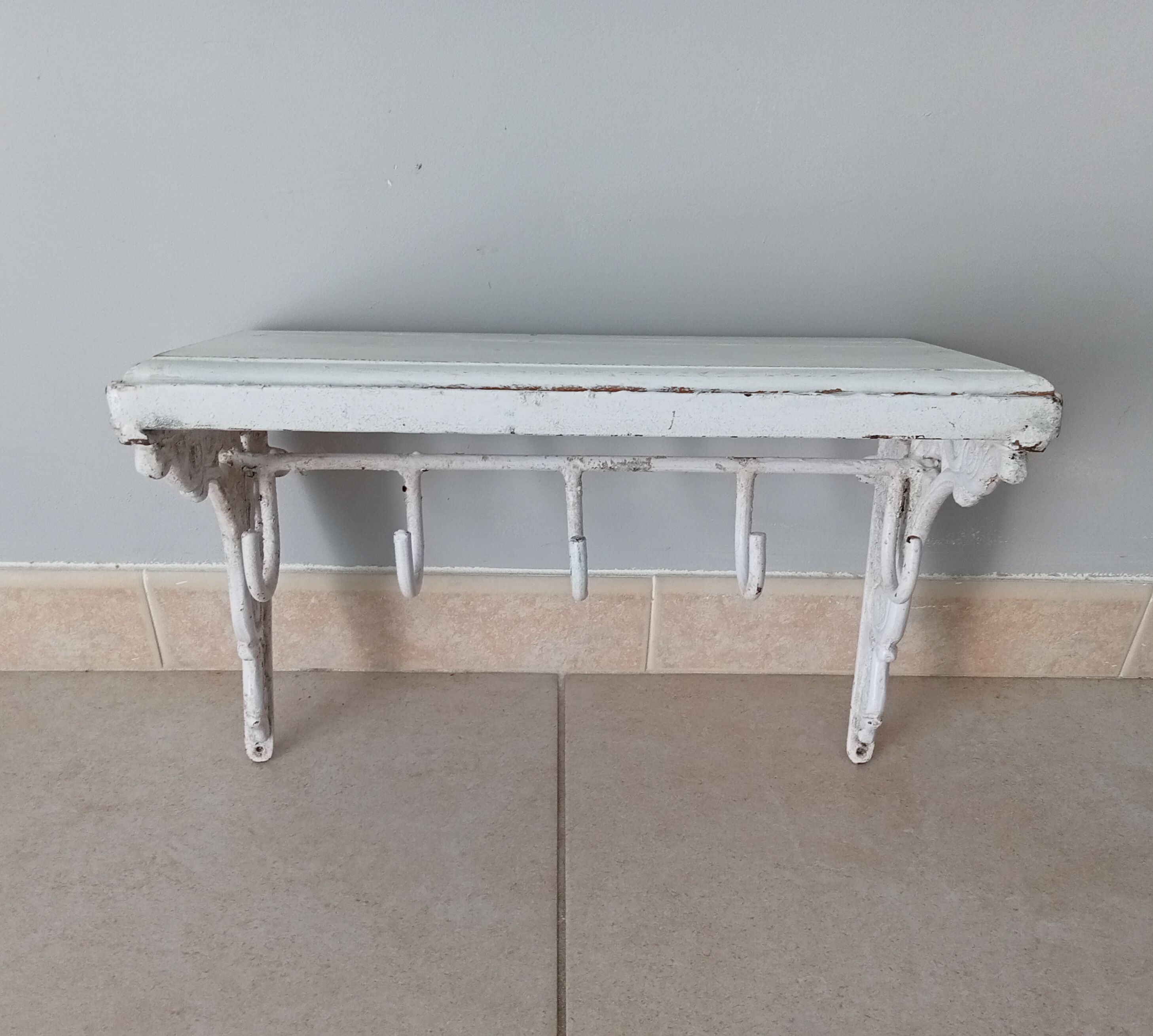 Old coat rack in cast iron and wood, 20s/30s