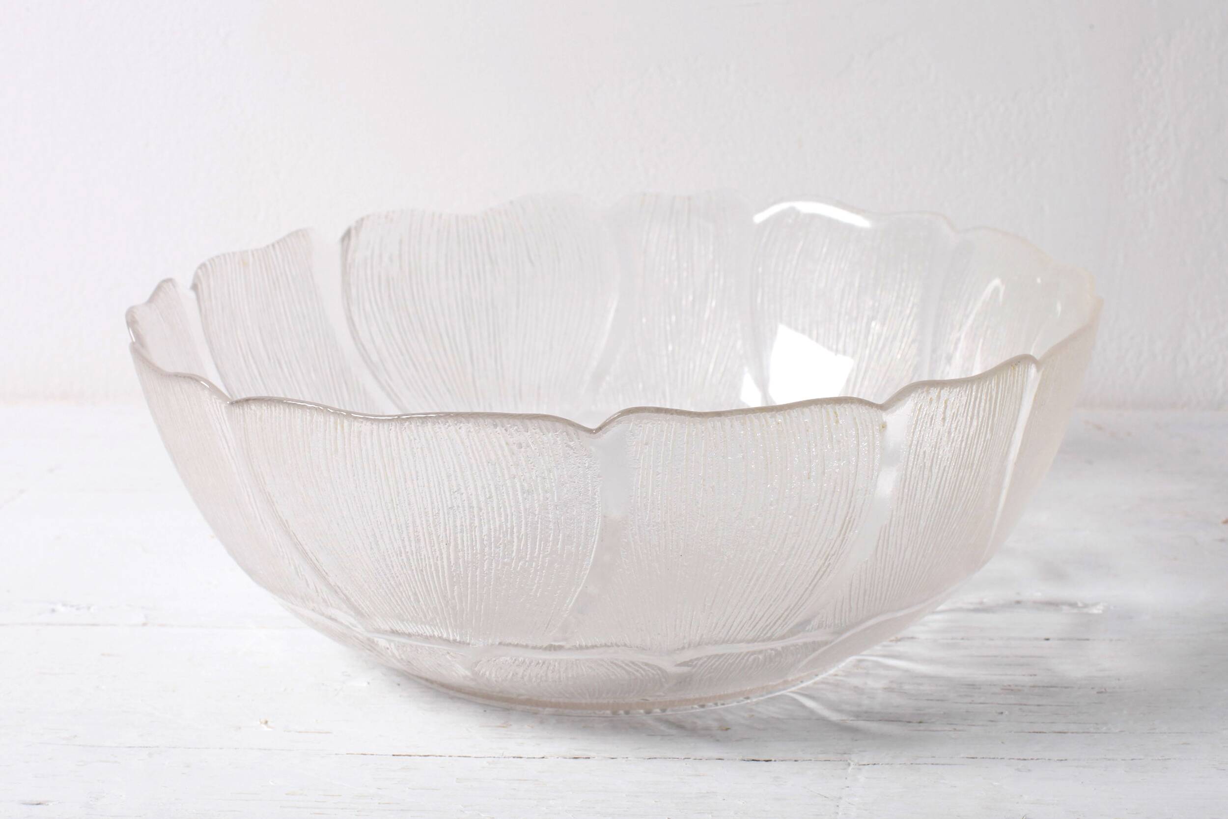 Salad Bowl Fleur, Vintage Decorative Clear Large Fruit Glass Bowl / Arcoroc