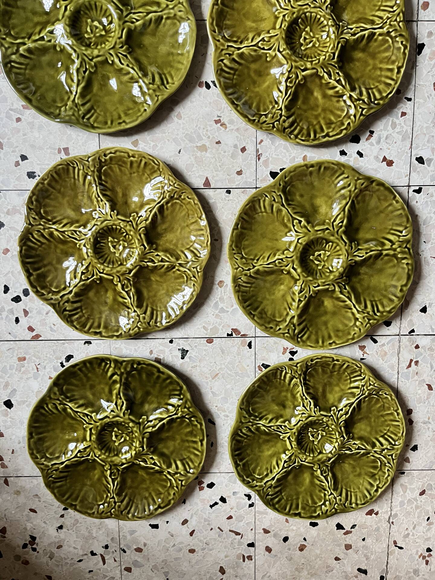 8 assiettes à huîtres Barbotine 