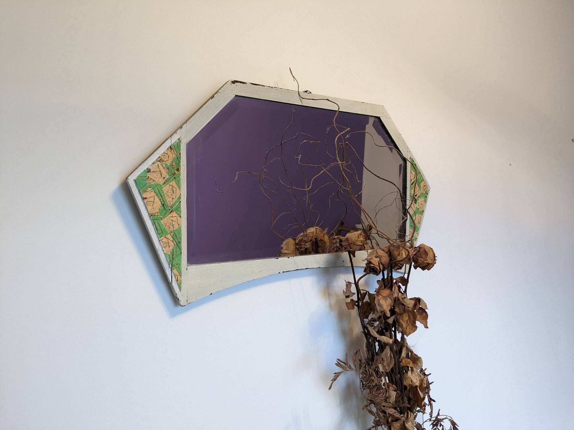 Vintage geometric mirror with floral decoration – painted patinated wood – 79 cm