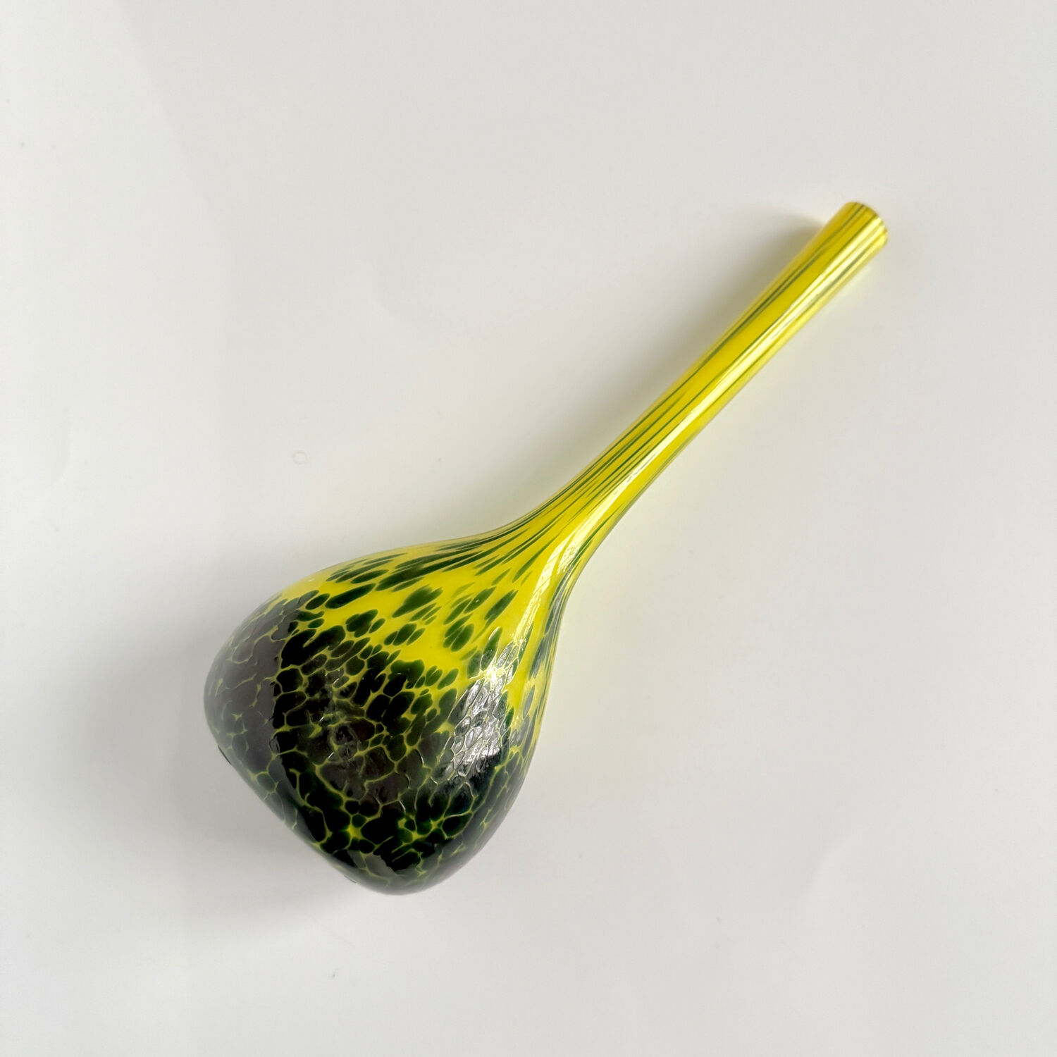 Vase / Soliflore en pâte de verre jaune – Début XXe