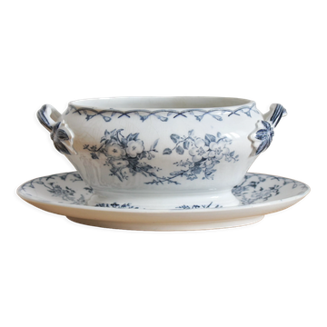 Bertha Sarreguemines iron clay sauce boat
