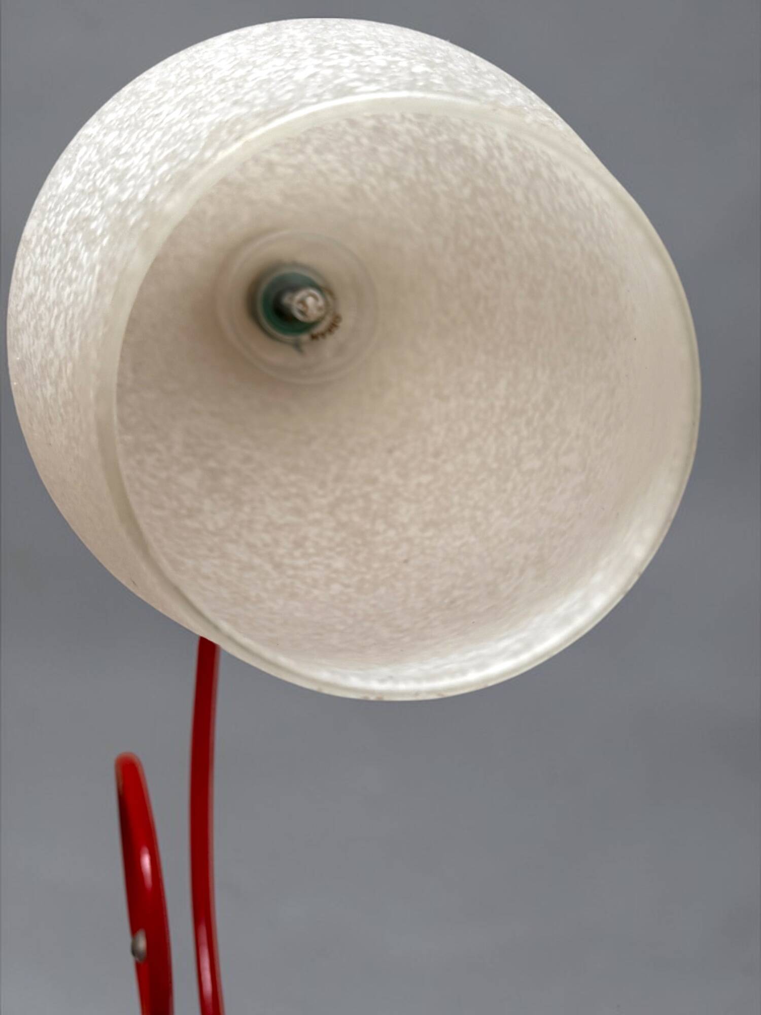1950 red tripod floor lamp with plant holder | Opaline | Swan neck