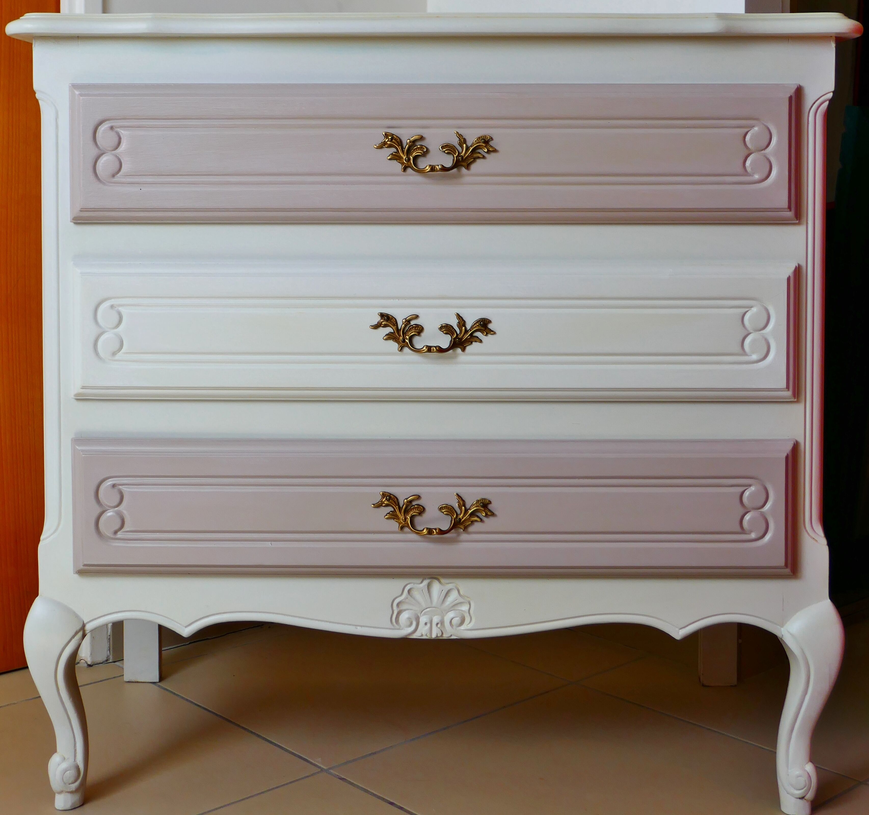 Dresser to the pastel colors and soft