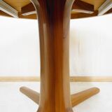 Expandable round teak table