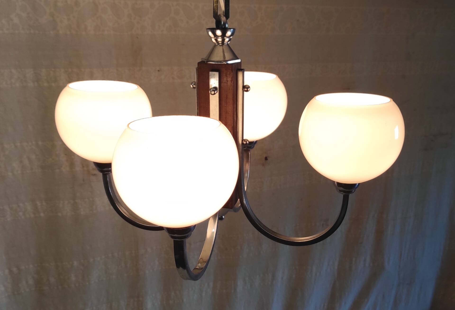 Art Deco chandelier with 4 lights in chrome metal and opaline - 1940s/50s