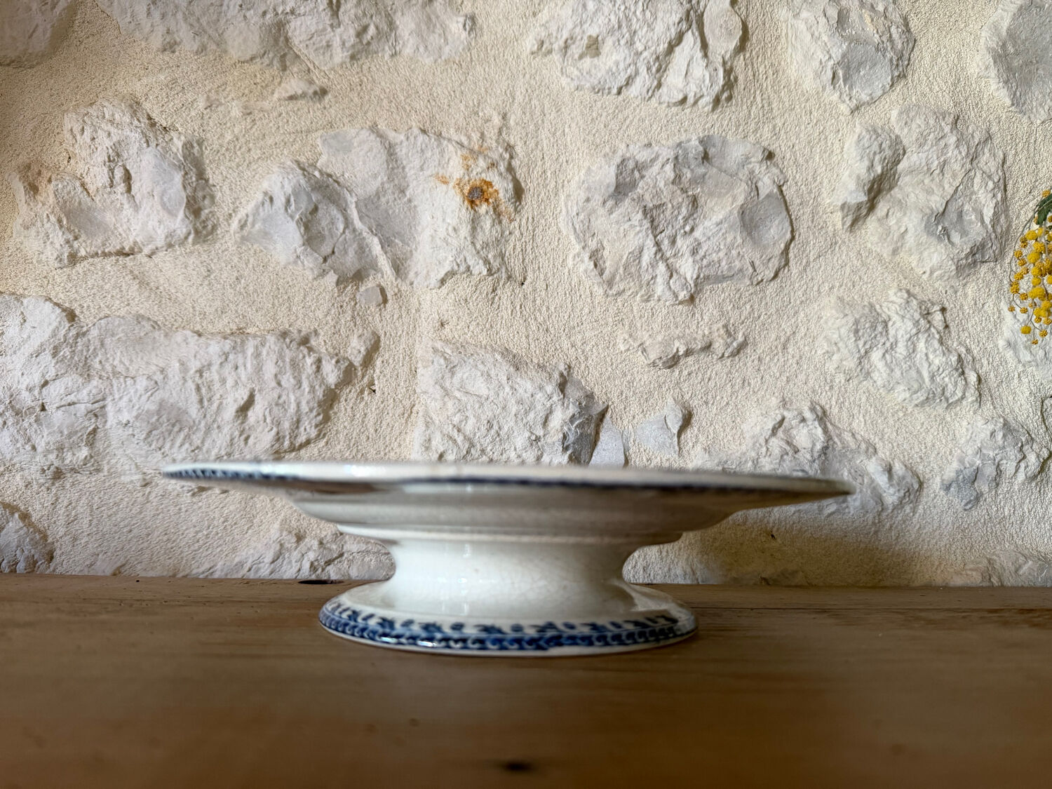 Plate on pedestal in Gien ironstone model Montigny