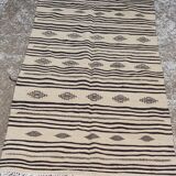 Tapis beige et noir traditionnel tissé à la main
