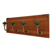 Porte-manteau mural en bois rainuré – 4 patères en métal et céramique verte