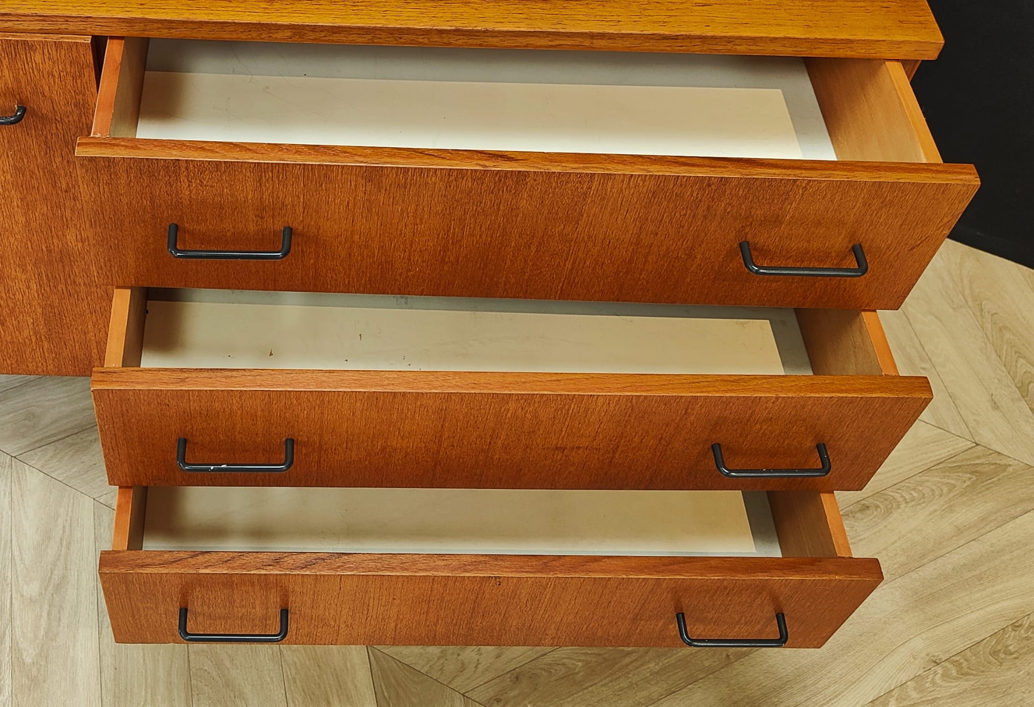 Vintage chest of drawers