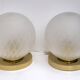 Paire de lampes de table boule en laiton et verre de Murano, style italien moderne du milieu du siècle