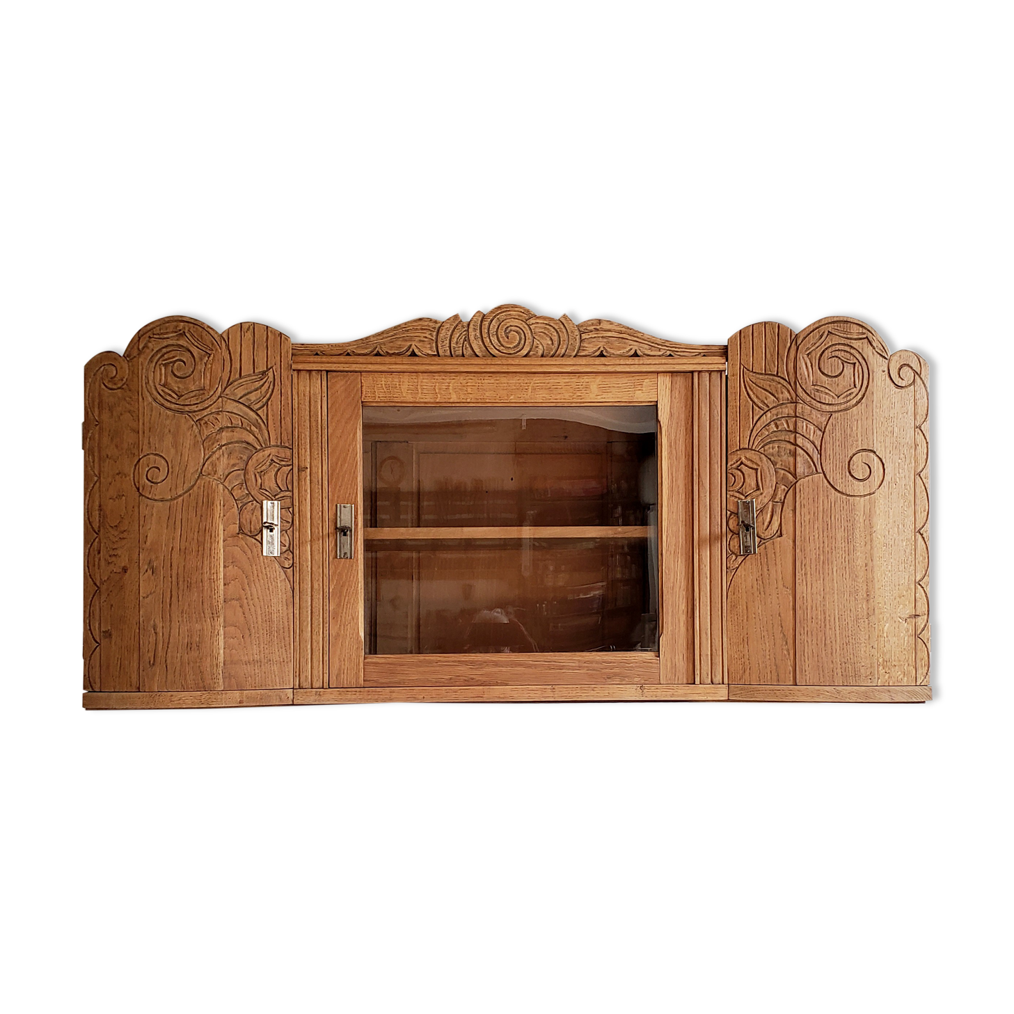 Art-deco wall showcase in raw oak