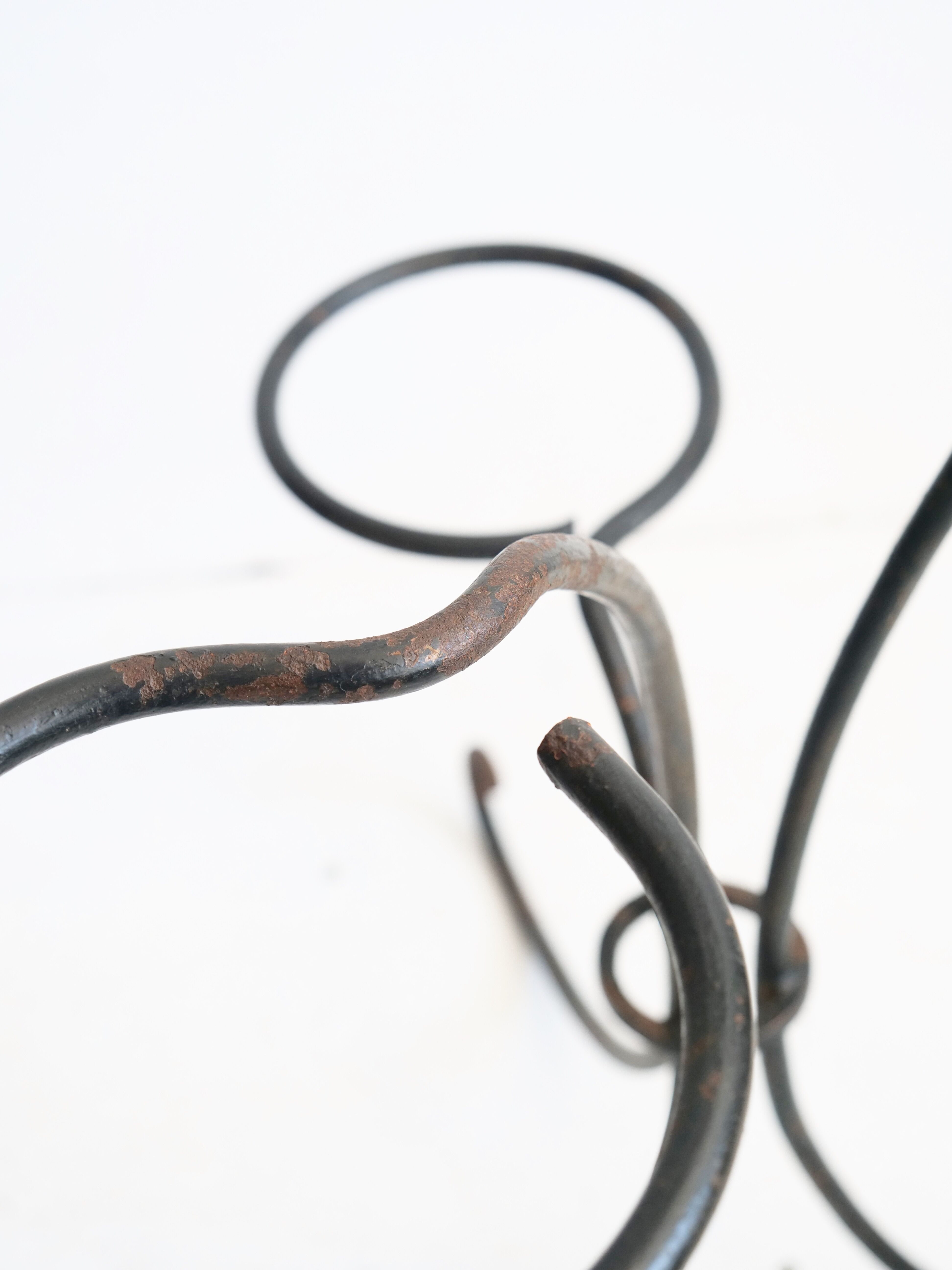 Arched steel flowered foot for balconies and terraces