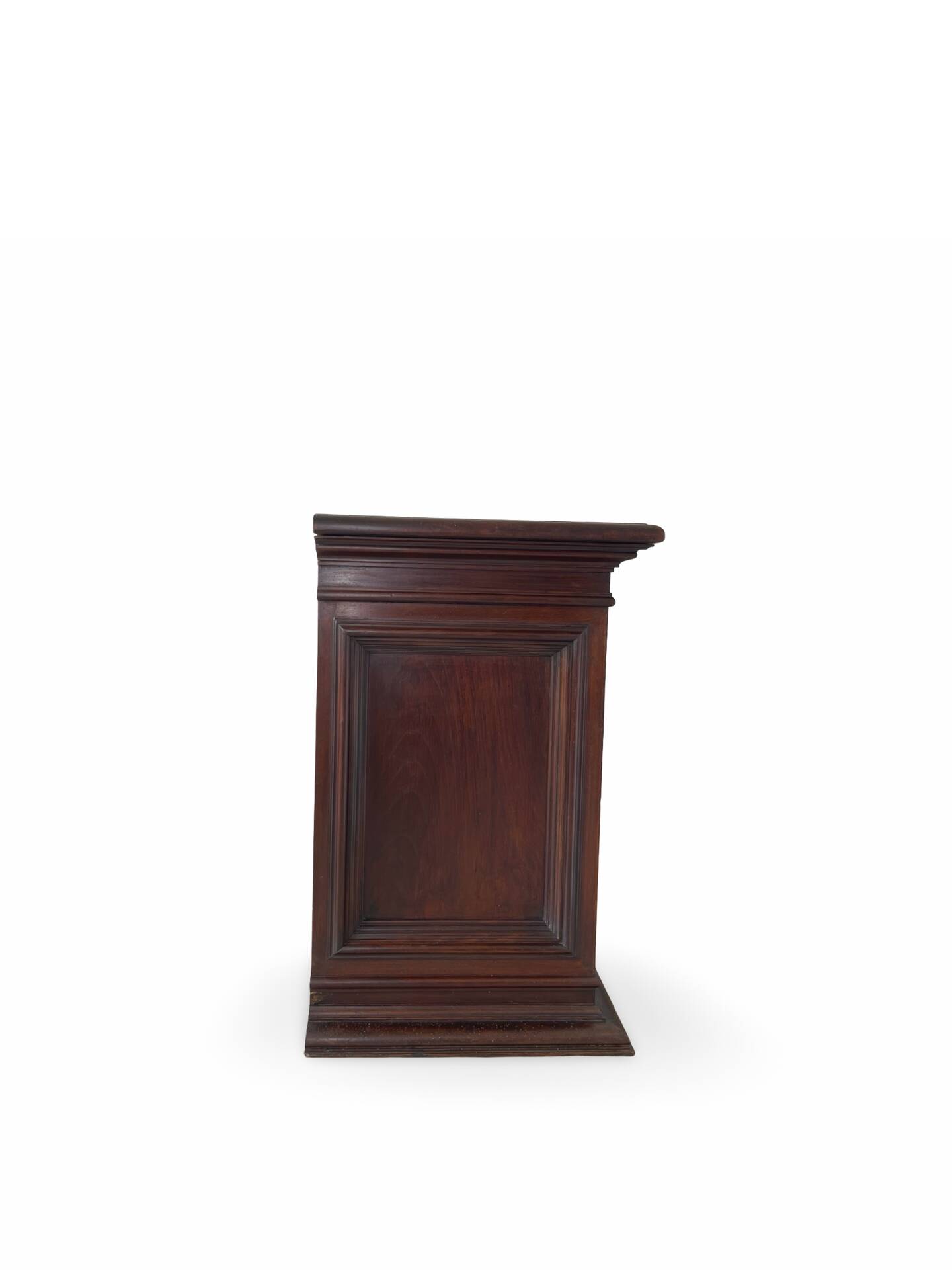 The high-quality Italian Renaissance Revival credenza, 1920s/1930s