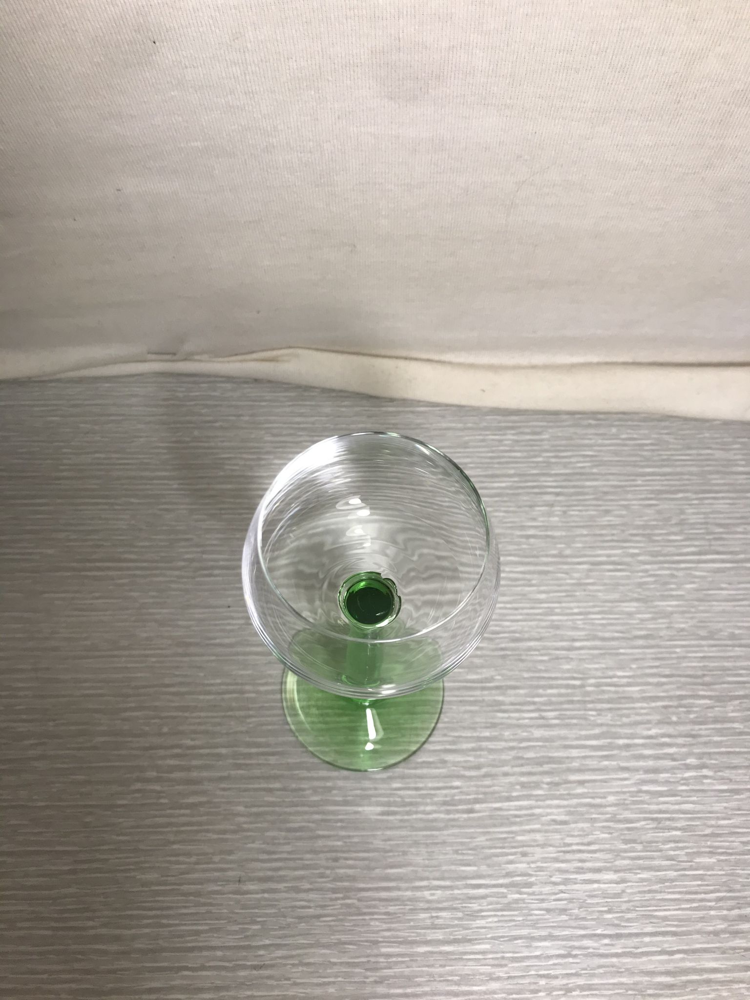 Series of 8 wine glasses