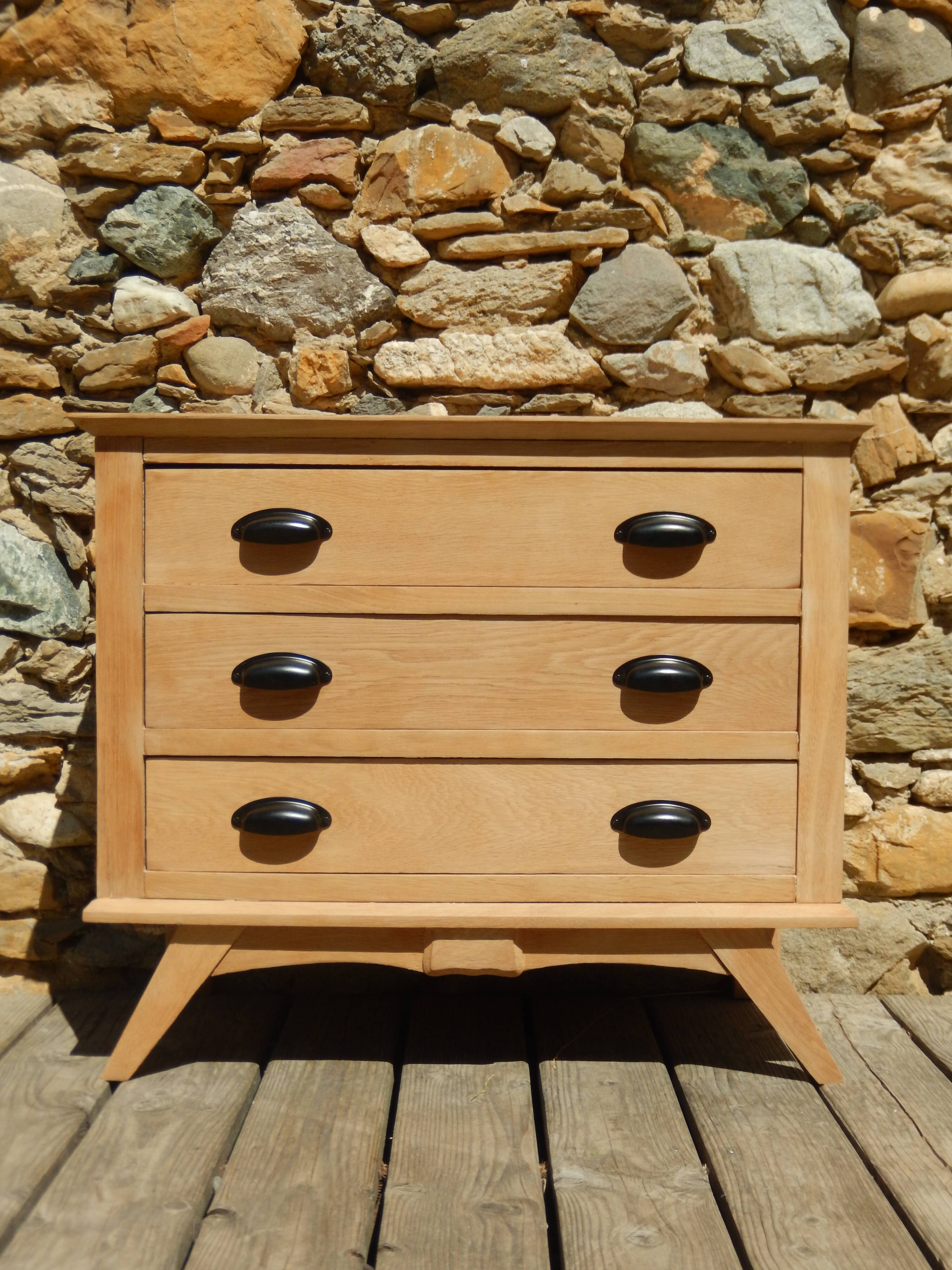 Très charmante petite commode en chêne à pieds compas style scandinave
