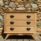 Très charmante petite commode en chêne à pieds compas style scandinave
